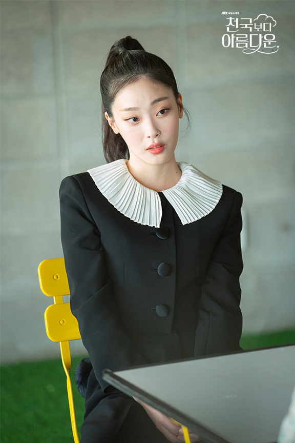 崔熙真在《比天堂還美麗》中飾演貓咪「索尼亞」