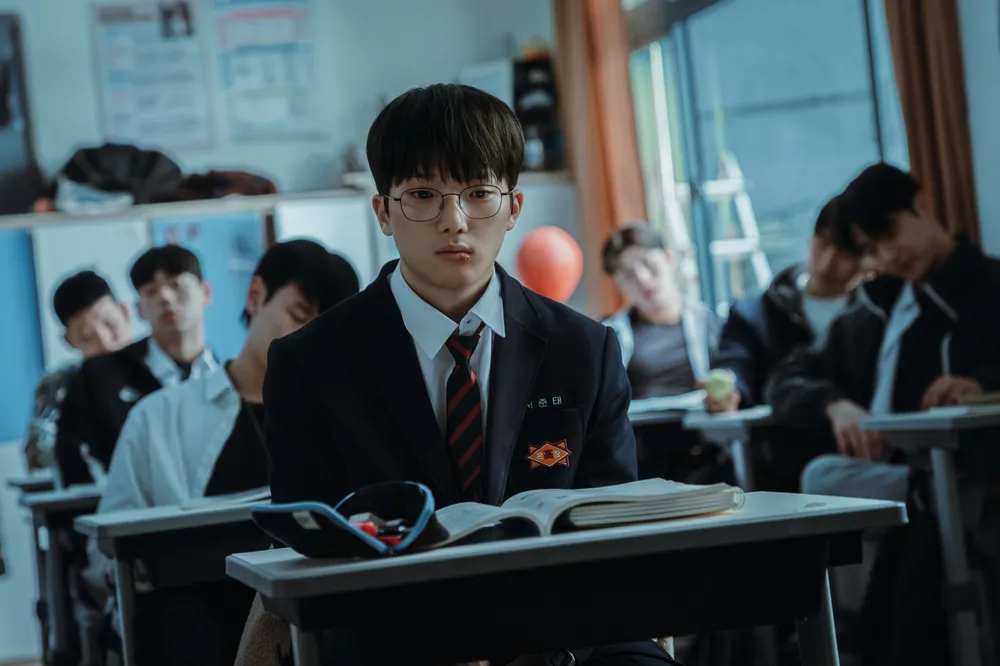 崔民英飾演「徐俊泰」