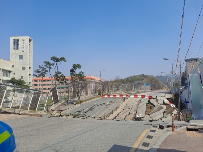 韓國鐵路施工現場「地下隧道崩塌」