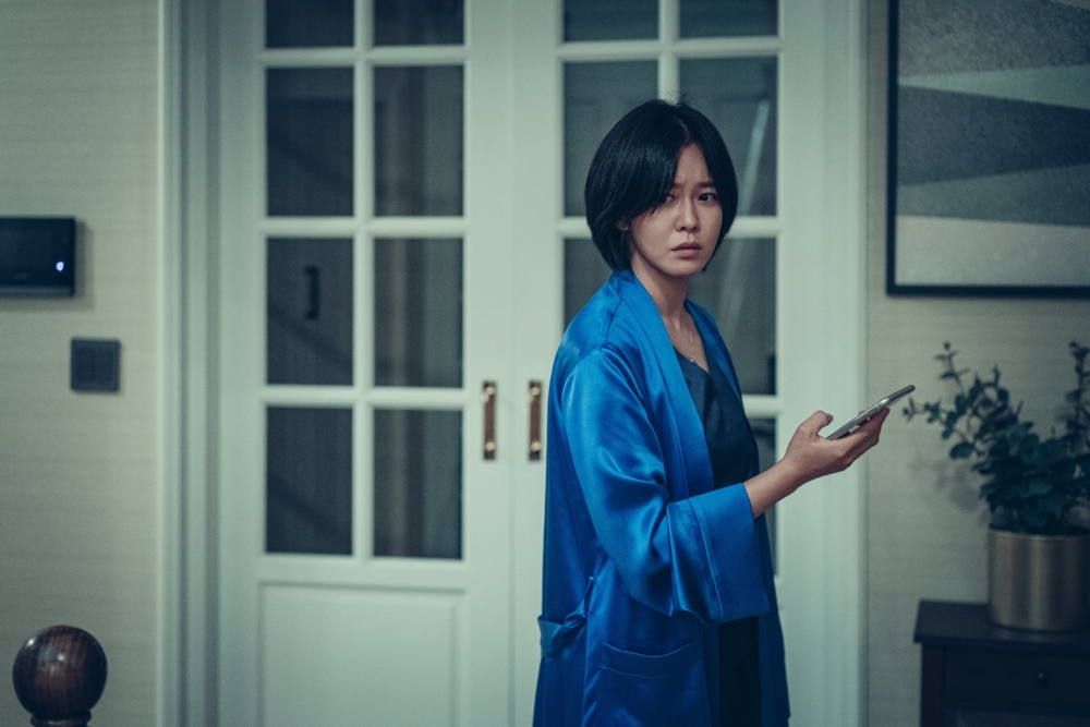 景收真飾演精神科醫生「貞媛」