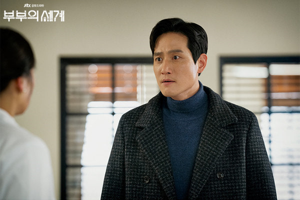 《夫妻的世界》中飾演「世紀渣男」李泰伍