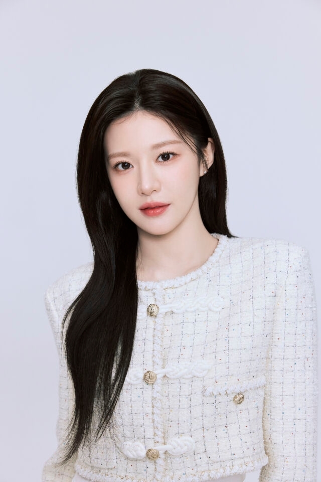 ：但妝容並沒有做相對應的調整，可能因此讓觀眾感覺有些違和