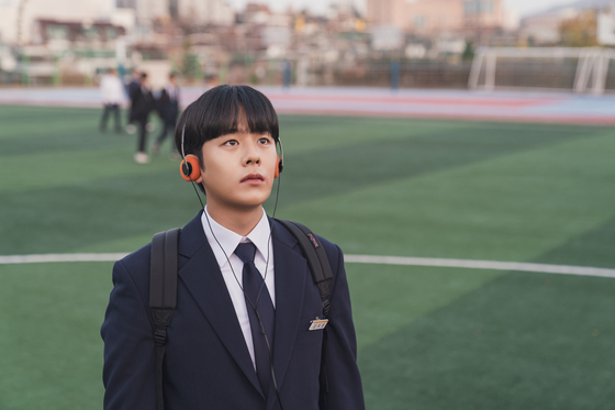 李正河飾演天才校園英雄「金義謙」