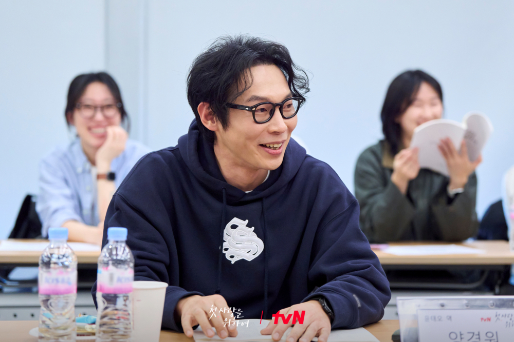 楊慶元飾演衝浪俱樂部代表「泰伍」