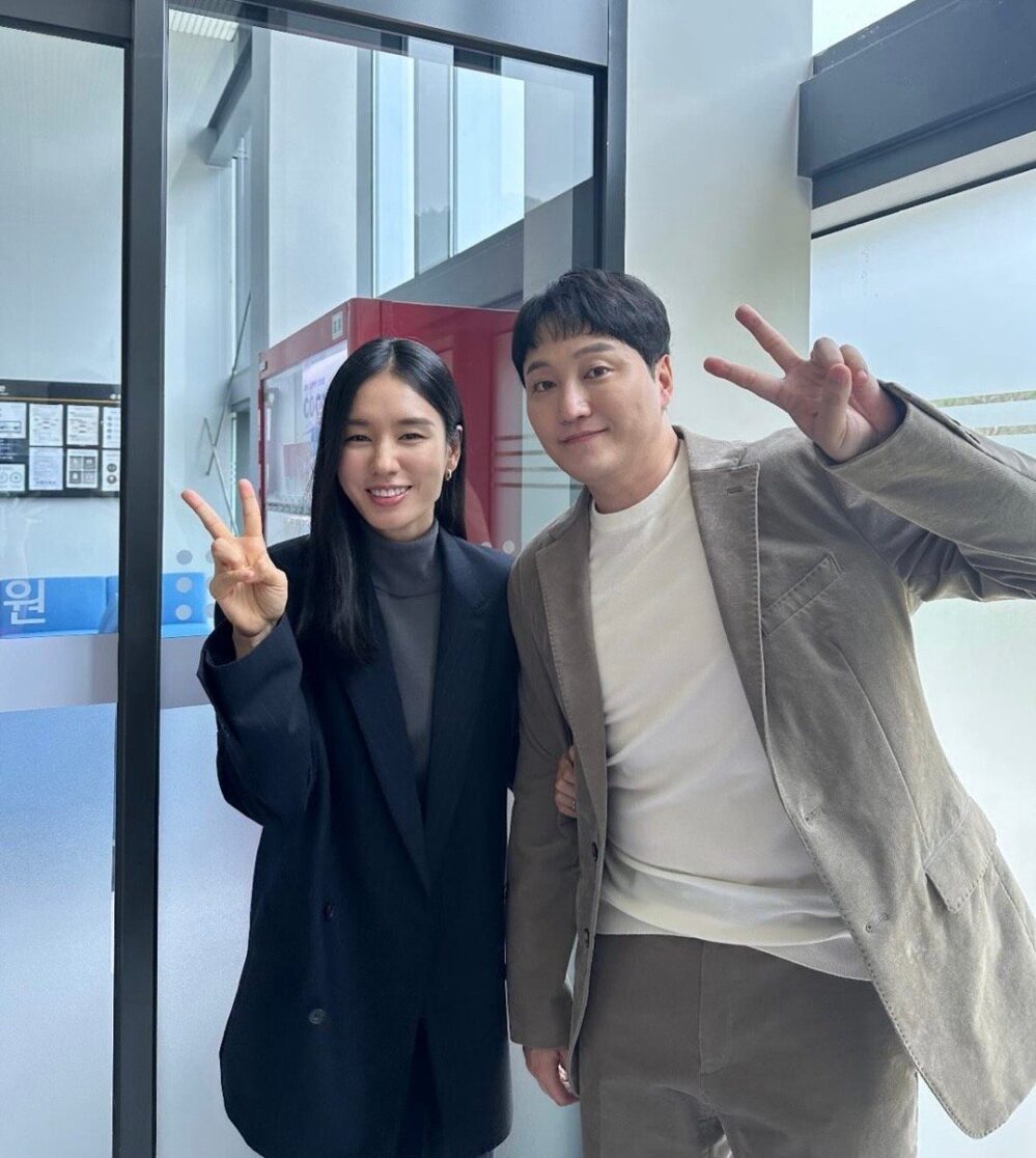 安恩真上傳與金大明的合照