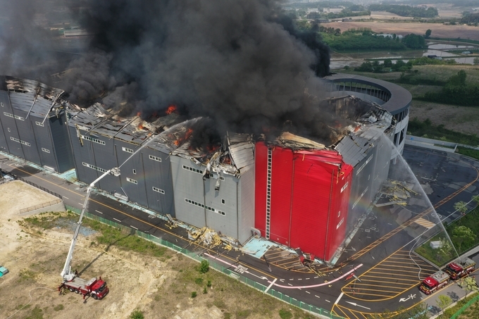 韓國京畿道利川市一處大型物流中心發生火災