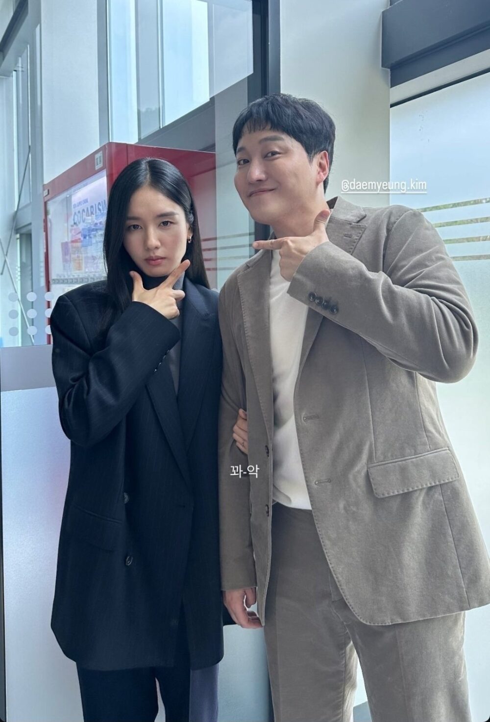 安恩真上傳與金大明的合照