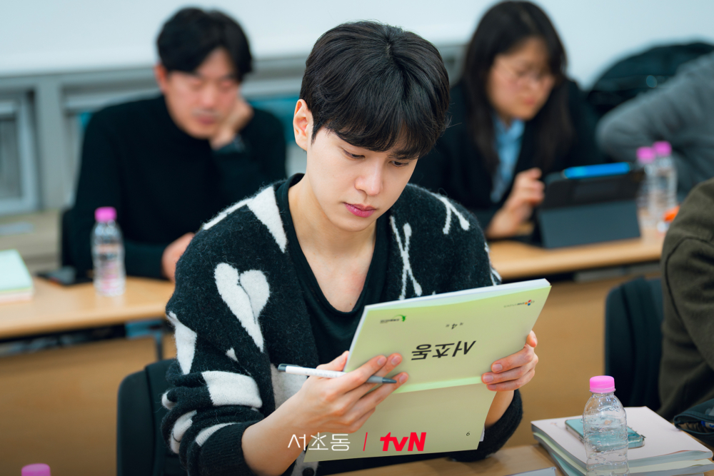 姜有皙在劇中飾演的是充滿熱情的1年級助理律師「趙昌元」