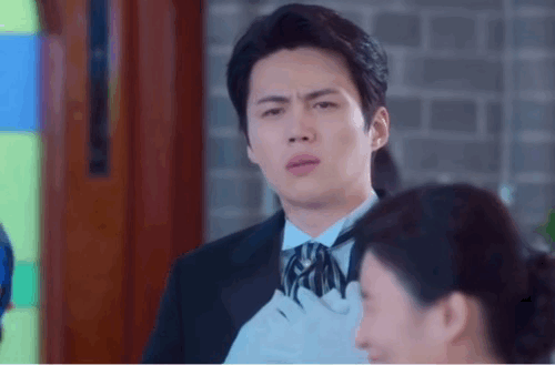 金宣虎歪頭微笑