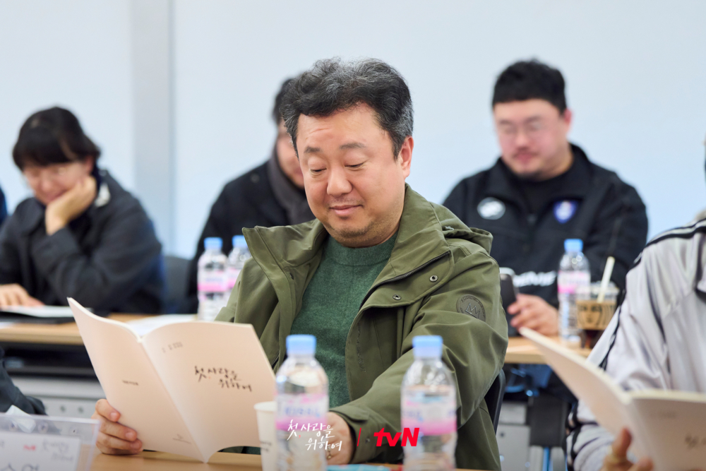 朴修榮則飾演高村長的丈夫