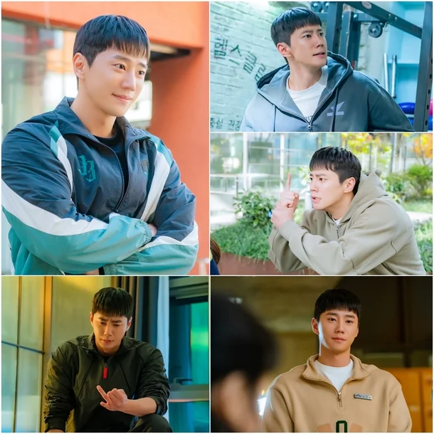 李濬榮在《24小時健身俱樂部》中飾演健身俱樂部館長「都賢重」。