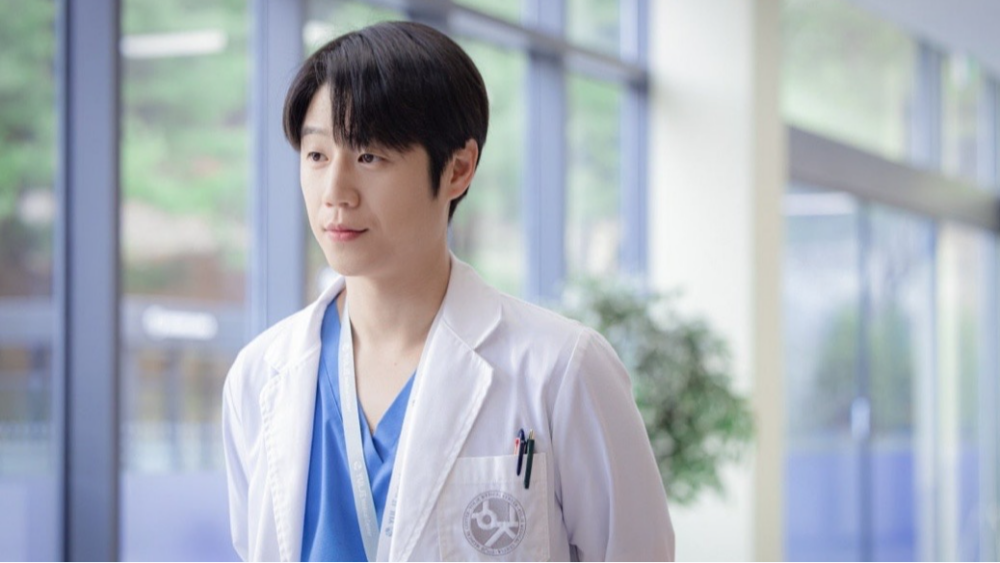 鄭準元因出演《機智住院醫生生活》而受到關注