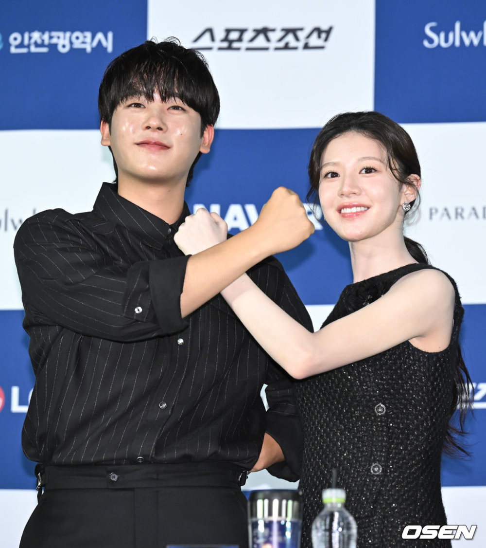 高允貞李正河合體出席青龍手印活動