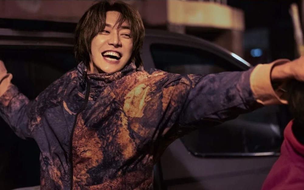 金英光飾演武器買賣中間人「文白」