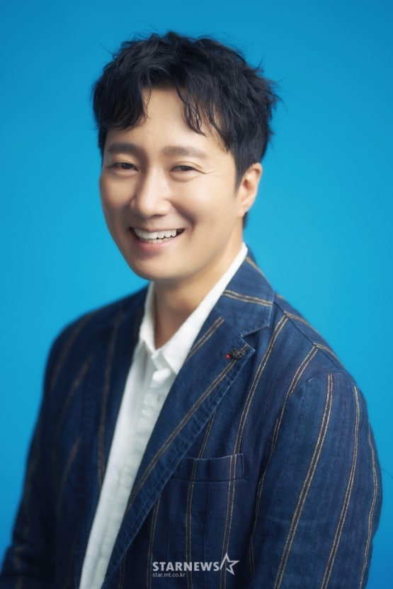 朴海日飾演報社社會部主任