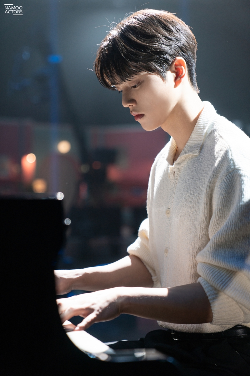 2022年舉辦全球線上粉絲見面會時，曾秀過鋼琴實力