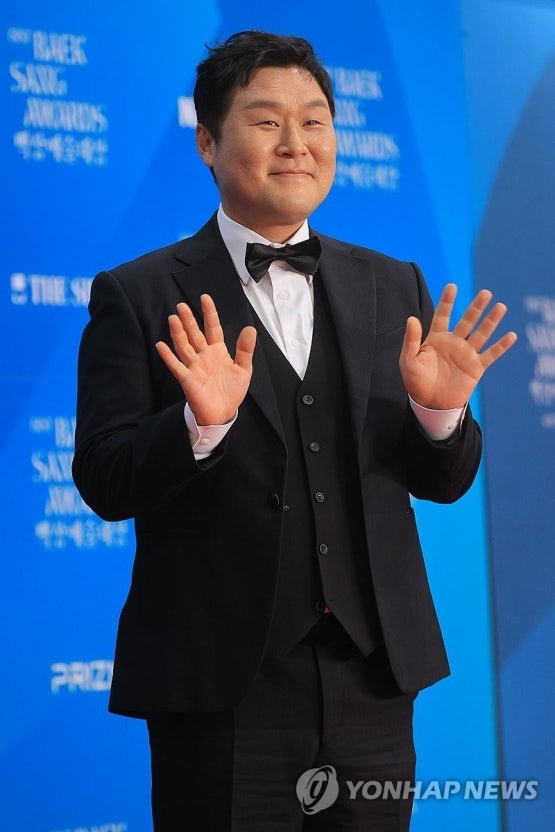 尹敬浩飾演女兒傻瓜「朴鎮哲」