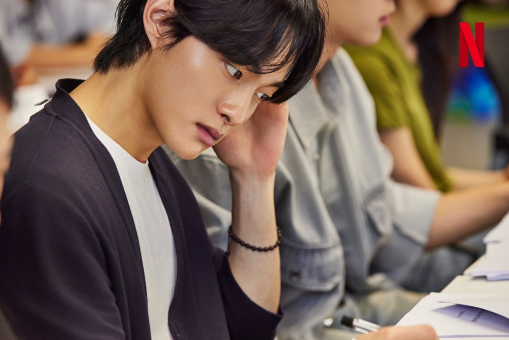 尹燦榮飾演「青山」