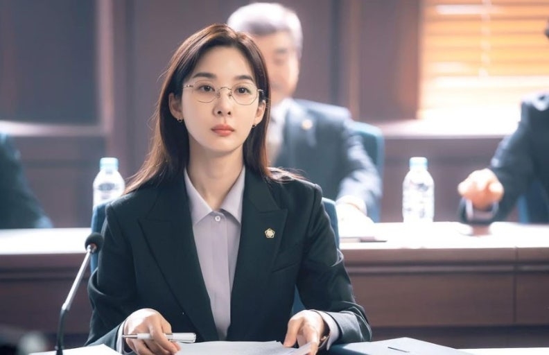 李清娥飾演L&J律師事務所的律師「黃賢珍」