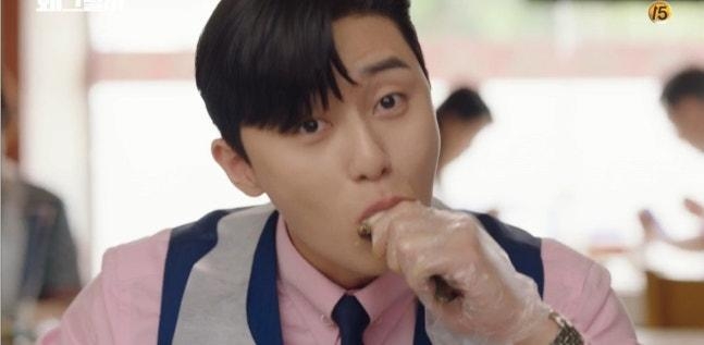 醬蟹飯店使用《金秘書為何那樣》拍攝畫面進行宣傳