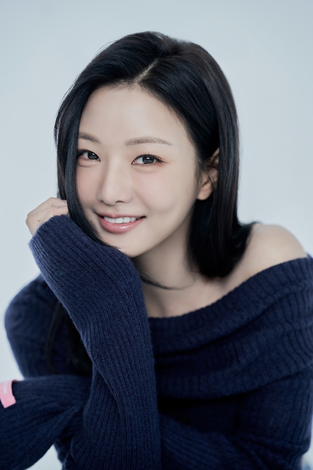 李世熙則飾演頂級女星「尹知孝」