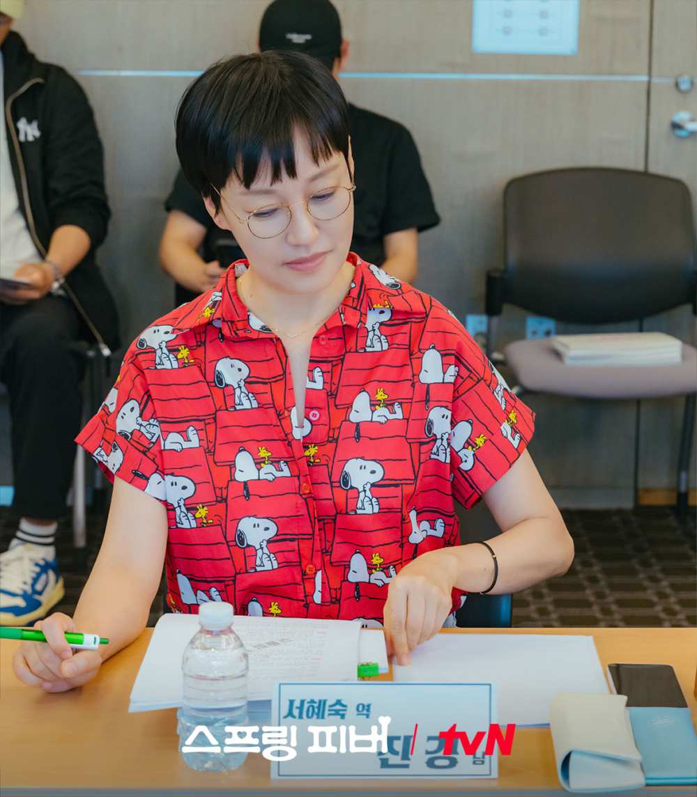 陳慶將飾演新修高中一年級的班主任兼國語教師「徐惠淑」