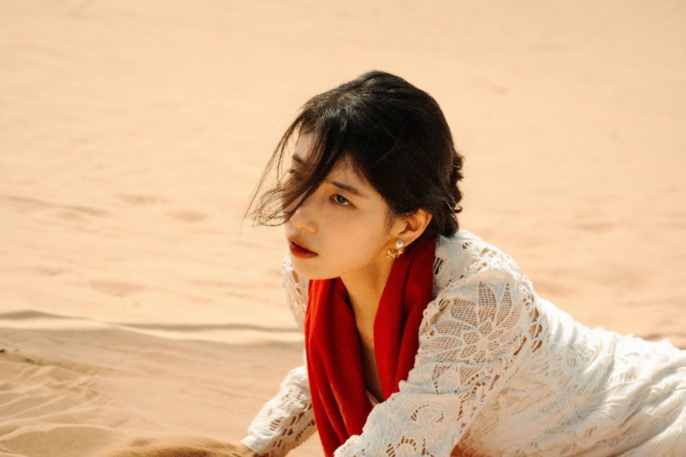 秀智飾演神燈的新一任主人「嘉盈」