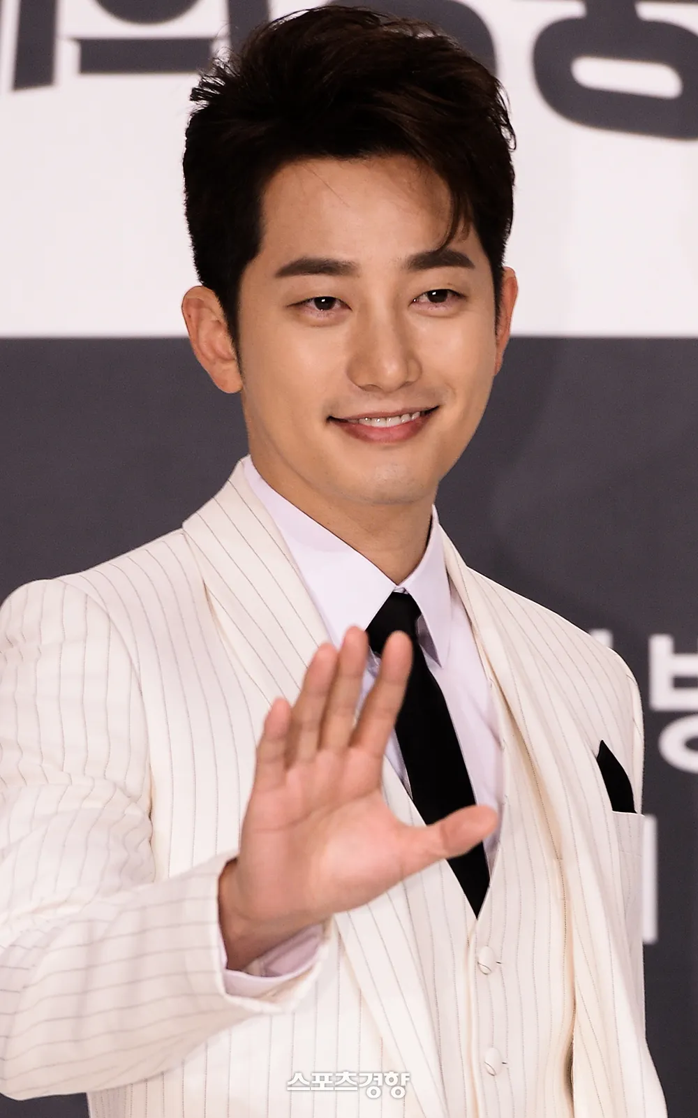 朴施厚也曾被指控迷姦，後判無罪