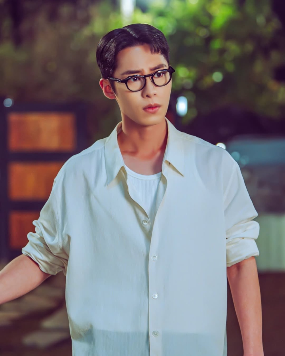 李宰旭一人分飾兩角