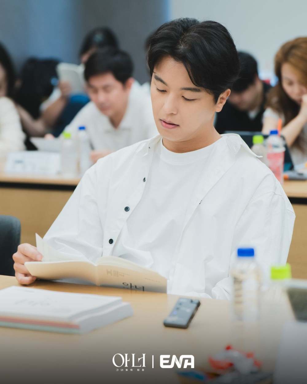 延玗臻飾演IT企業代表「白泰柱」