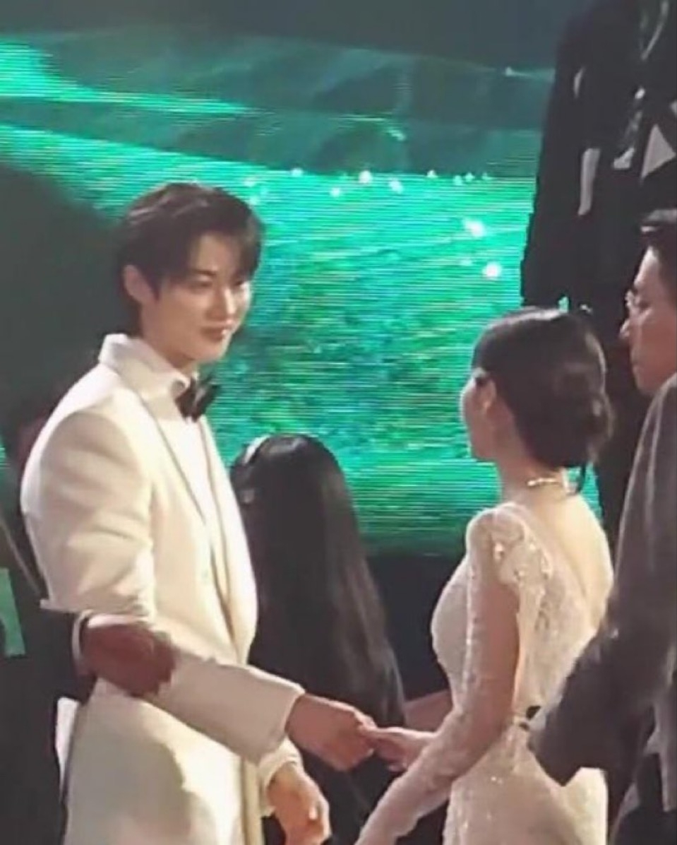 IU&邊佑錫最近一次合體是在百想