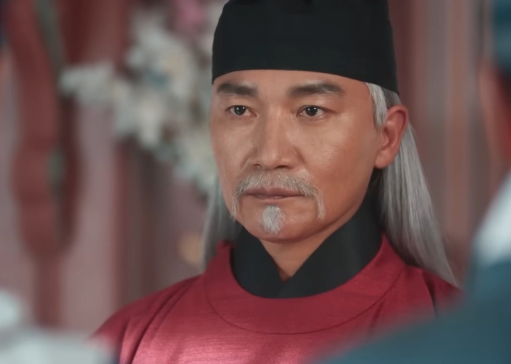 趙在允飾演的使臣「唐白龍」中文台詞發音超標準，後被揭露是用了配音