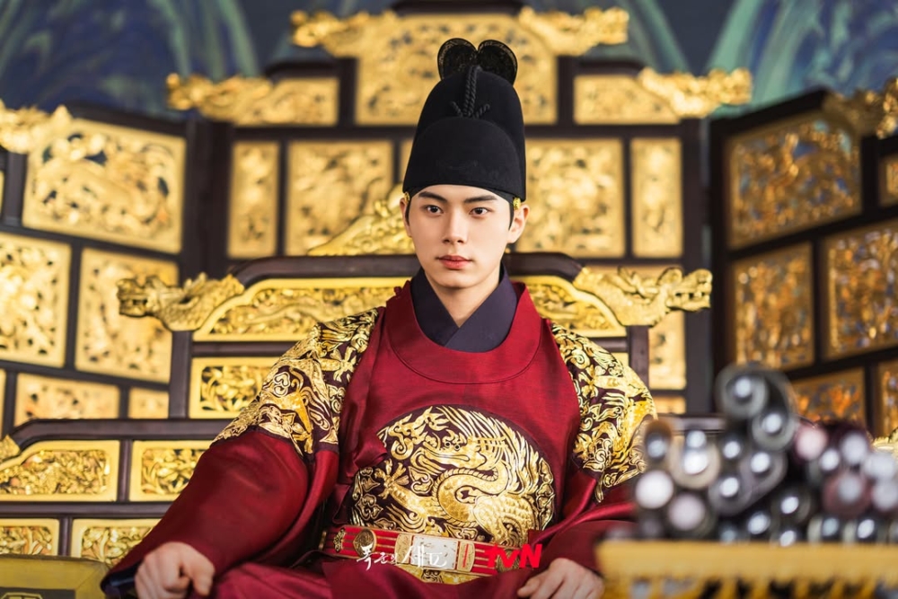 李彩玟在劇中飾演年下暴君「李獻」