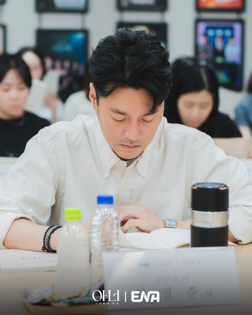 崔英俊飾演賢珍的丈夫、同時也是刑警的「具善奎」