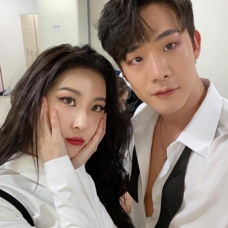 車炫承曾擔任歌手宣美的舞者