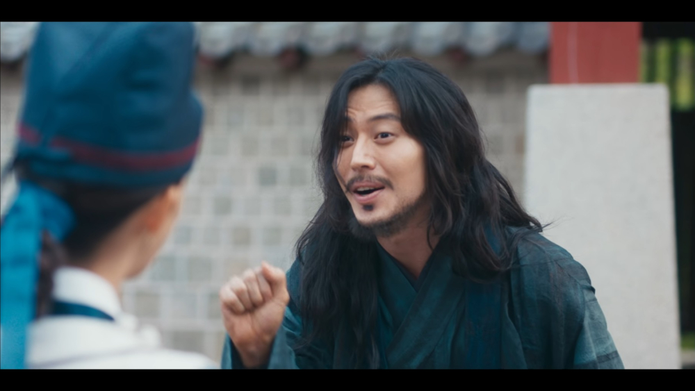 靈機一動跳出了少女時代代表曲〈Gee〉的舞蹈動作