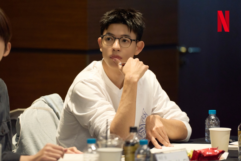 羅門飾演崇尚自由的狼人「道河」