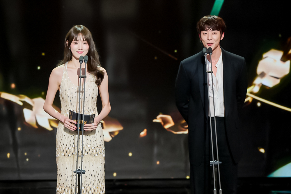 李聖經與蔡鍾協在《2025 MBC演技大獎》作為頒獎嘉賓合體