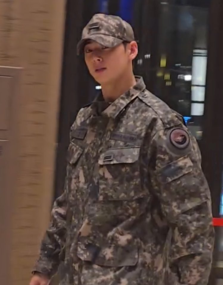 車銀優穿軍裝現身APEC峰會