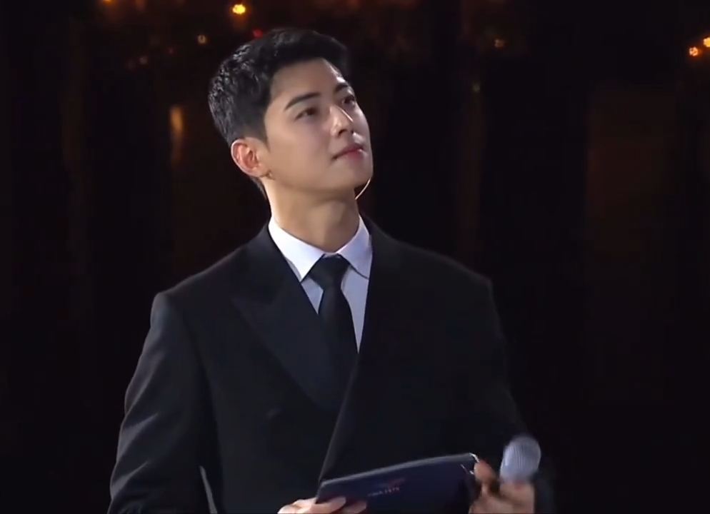 車銀優主持 APEC 晚宴帥炸