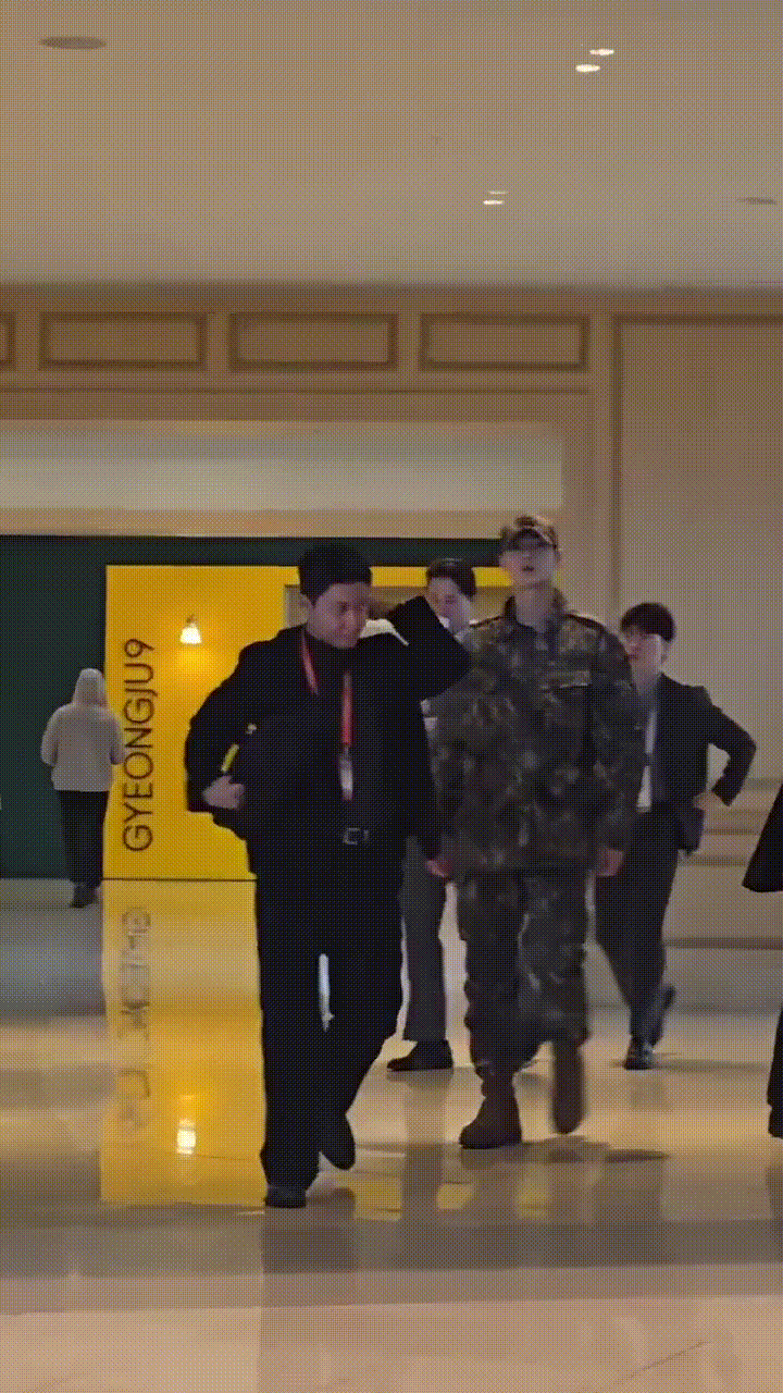 車銀優穿軍裝現身APEC峰會帥炸全場