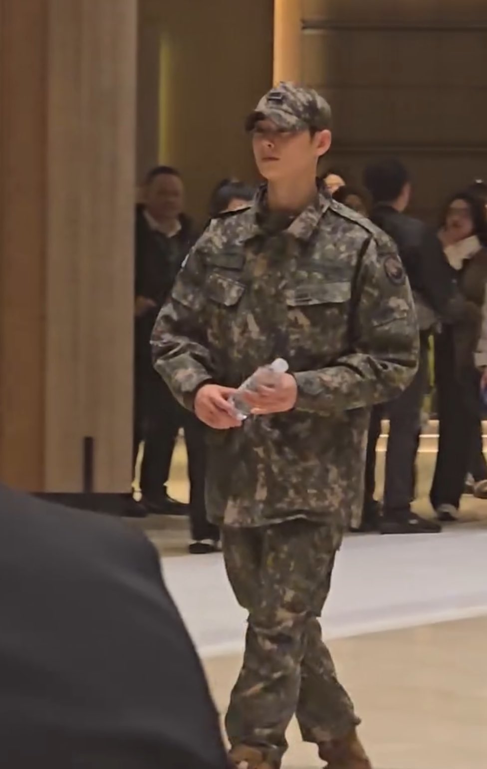 車銀優穿軍裝現身APEC峰會