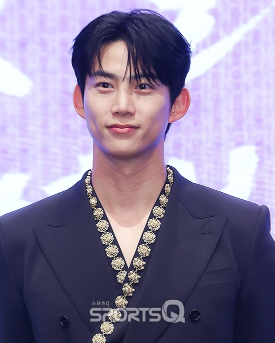 玉澤演與8年女友官宣結婚