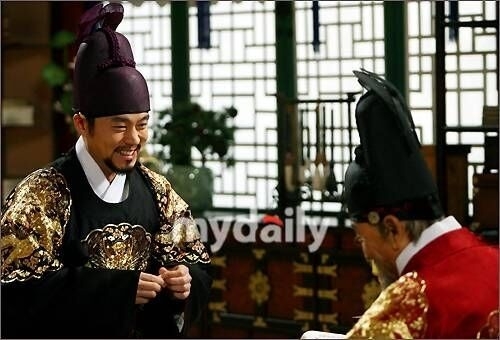 兩人曾合作古裝劇《李祘》