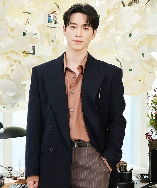 徐康俊新作《除了你之外的戀愛》挑戰四角戀