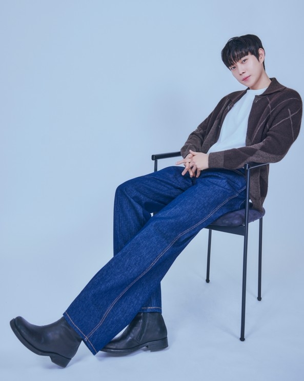 透露自己將於明年初入伍