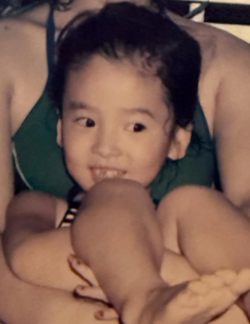 宋慧喬平安夜曬童年照「從小美到大」