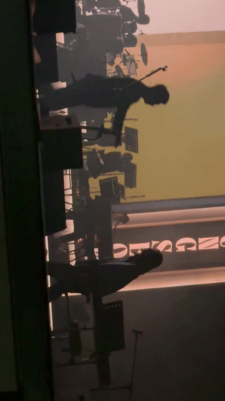 曹政奭牽著Gummy立場