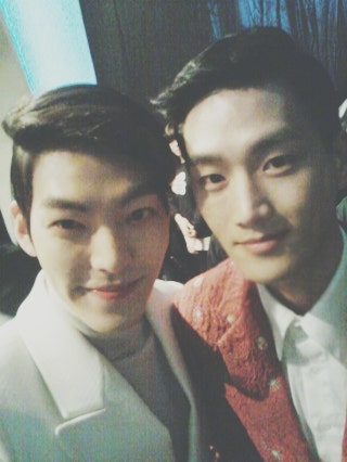 安普賢與金宇彬因某大學模特兒學系的體驗活動結緣