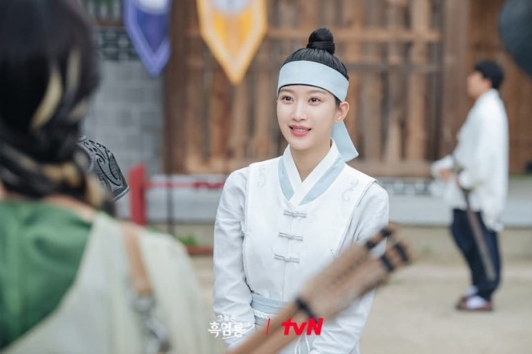 文佳煐有望飾演「徐紅」，她是漢陽第一富豪的獨生女